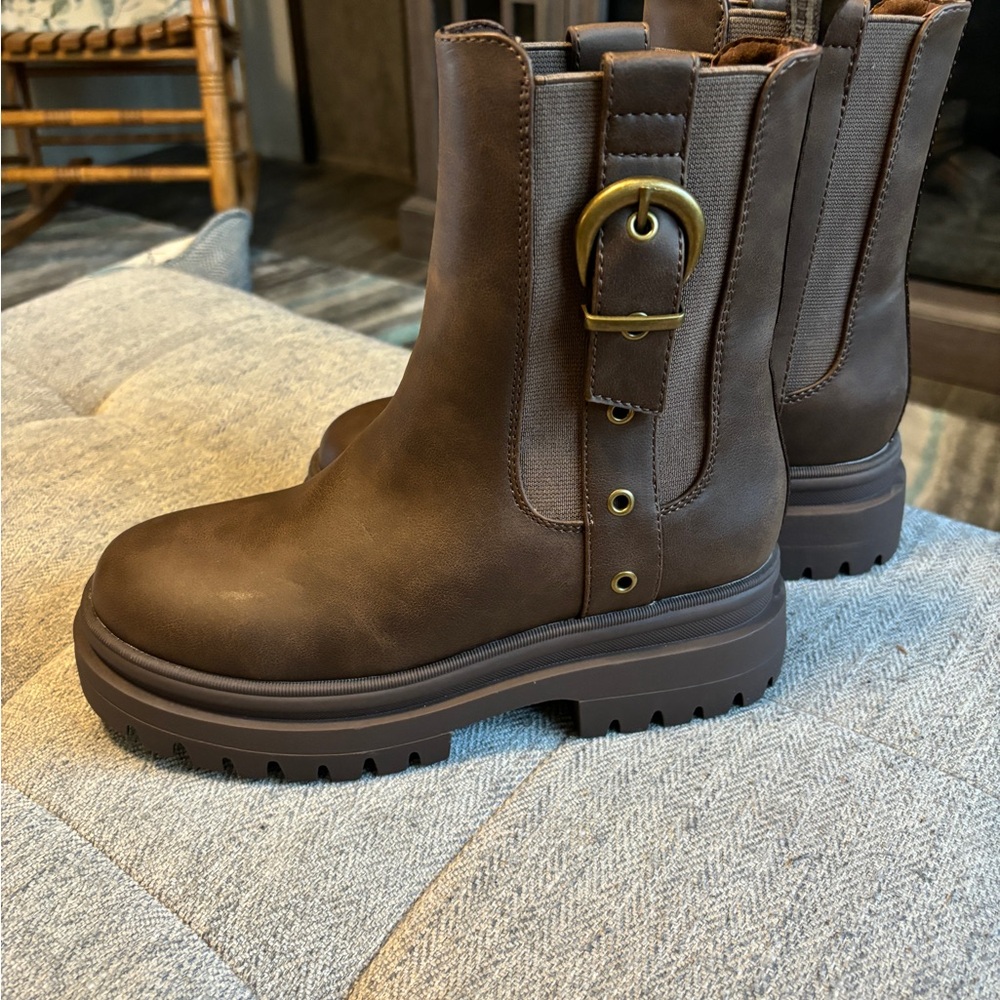 Rocket Dog Brown Heeled Boots - Picture 4 of 9